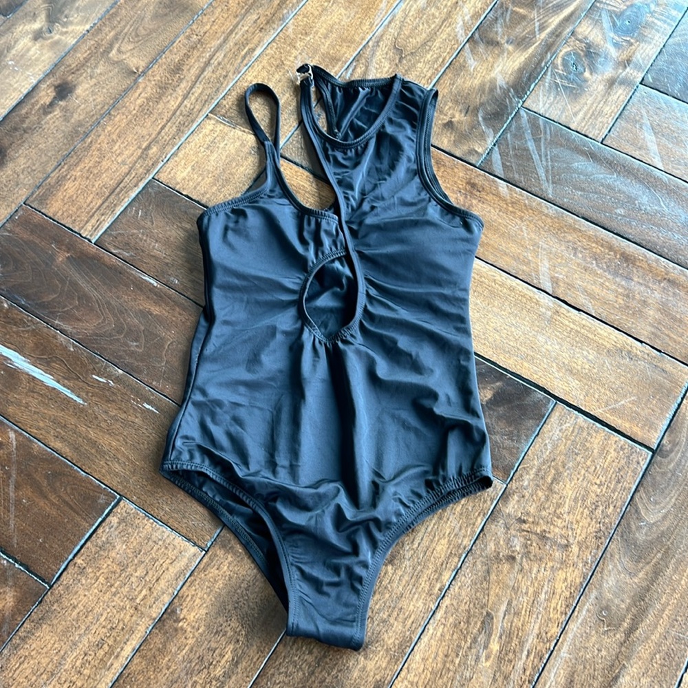 Designer Vera size 4-6 black onepiece swimwear